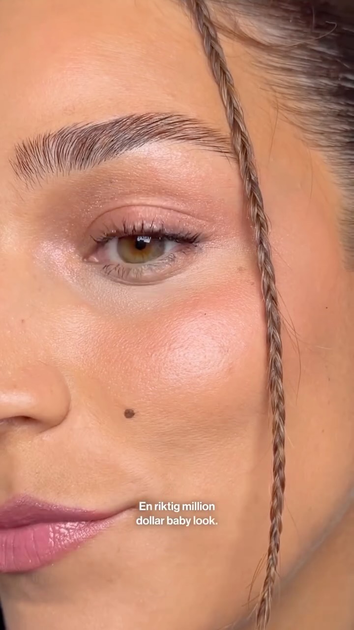 Instagram post by @glowbynats for Lyko. Caption reads: Reklam för @lykosverige & @fentybeauty 

YAY!....