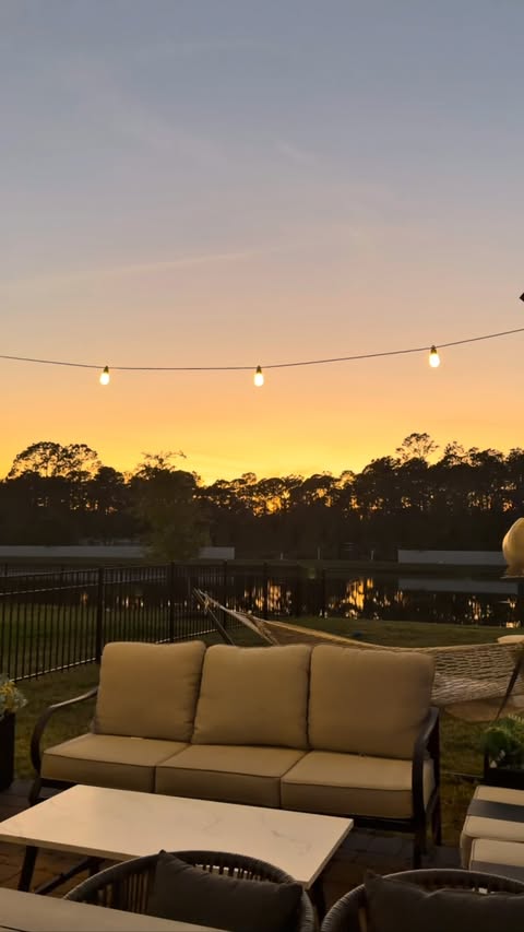 Instagram post by @carolinaabdala for Lepro. Caption reads: [...] decorated my house and backyard with the....