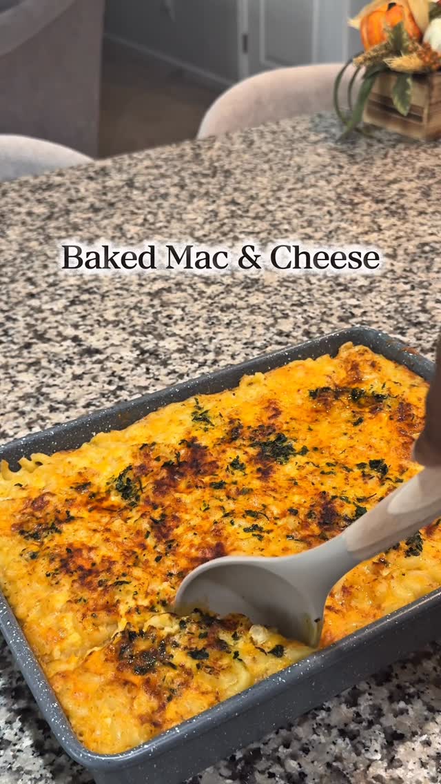 Instagram post by @dininwithjas for Sargento. Caption reads: My quick & easy version of baked mac and cheese!....