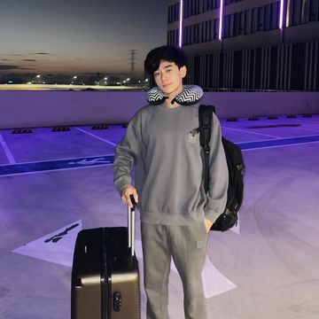 Instagram post by @hishambaek for Universal Traveller. Caption reads: @universaltraveller_my.