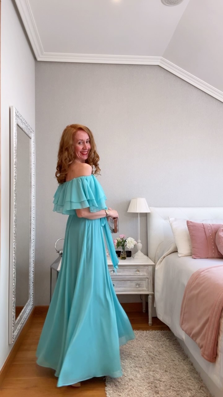 Instagram post by @carlotastyle for Selenichast. Caption reads: Estoy  enamorada de las joyitas de....