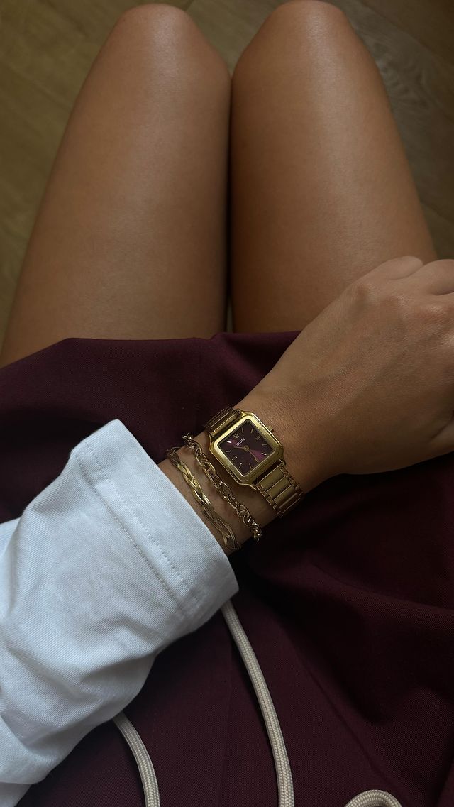 Instagram post by @elisabettalaterza for CLUSE. Caption reads: grwm for milan fw with @cluse ⏱️ 

#CLUSE....