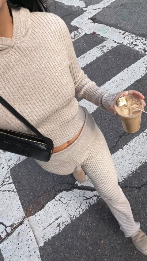 Instagram post by @clarapeirce for Aerie. Caption reads: on the prowl, ready to rate your garland in my new....