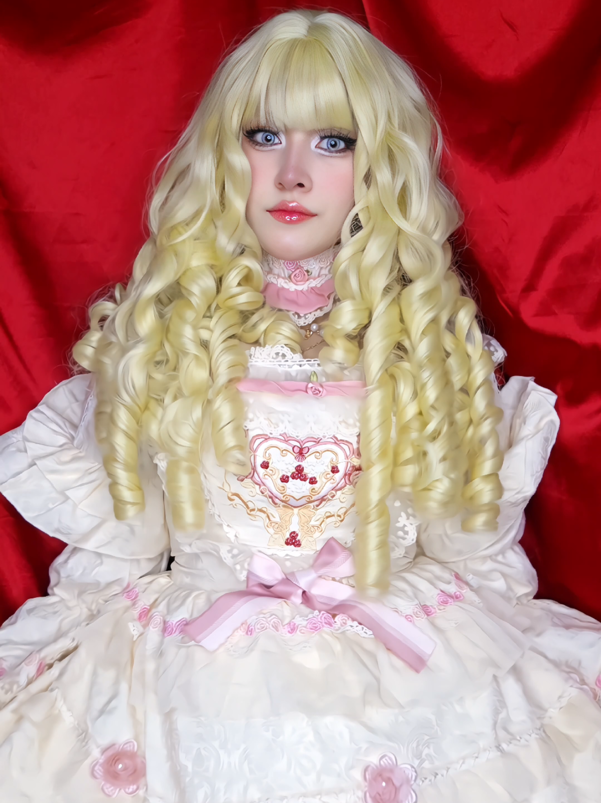 TikTok post by @wondercoserr for PinkyParadise. Caption reads: فساتين فكتورية (لوليتا) في الجزائر  🇩🇿🩷 صفحات....