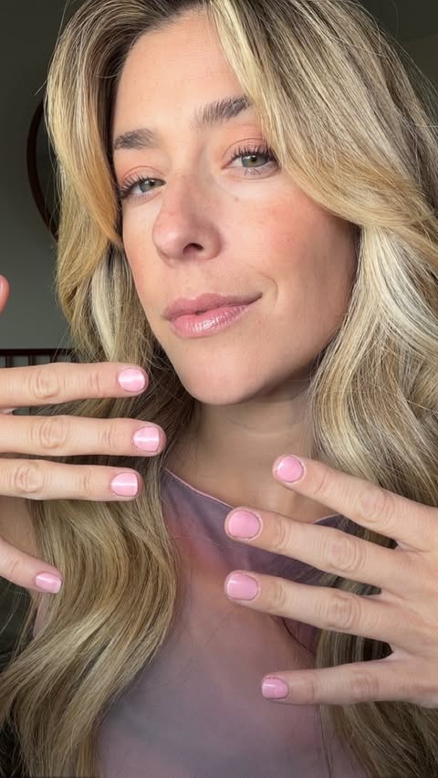 Instagram post by @anngpalermo for Dazzle Dry. Caption reads: [...] almost gave up doing her own nails 🙈 Dazzle....