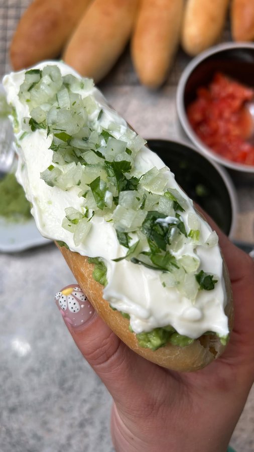 Instagram post by @consucocina_ for Santa Isabel. Caption reads: 🌭Pan copihue🌭 con las ofertas del @santaisabelcl....