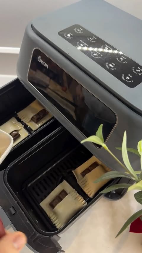 Instagram post by @home.in.a.hanbury for Swan Brand. Caption reads: [...] a Christmas breakfast with the help of....