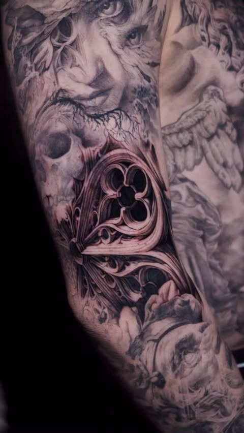 Instagram post by @seunghyunjotattoos for Electrum Supply. Caption reads: [...] @aftercareh2ocean Stencil - @electrumsupply....