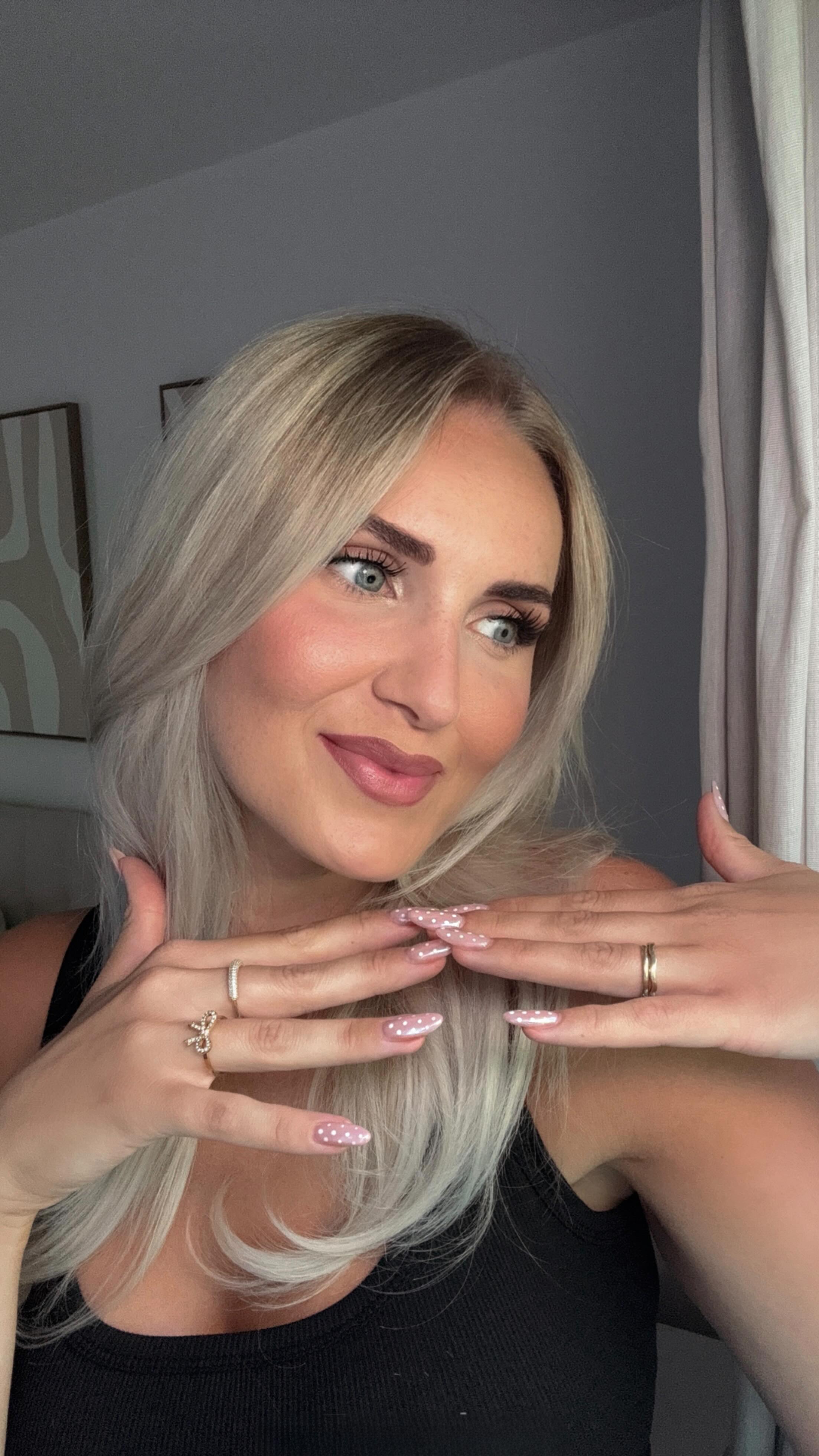 Instagram post by @alisastrk for Neonail. Caption reads: CLOSED ✖️ Anzeige/Gewinnspiel 🎁 | Von Glazed....