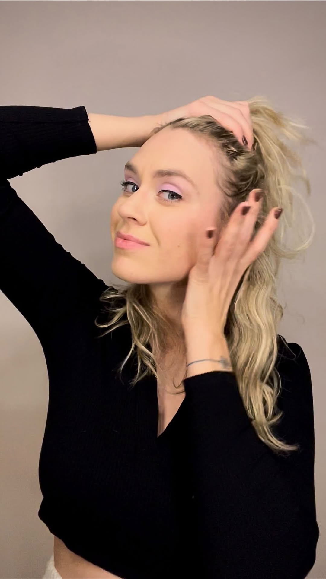 Instagram post by @ziedunemar for Newcrush. Caption reads: Prieš einant grožio miegui, pasitepkite veidą CELL....