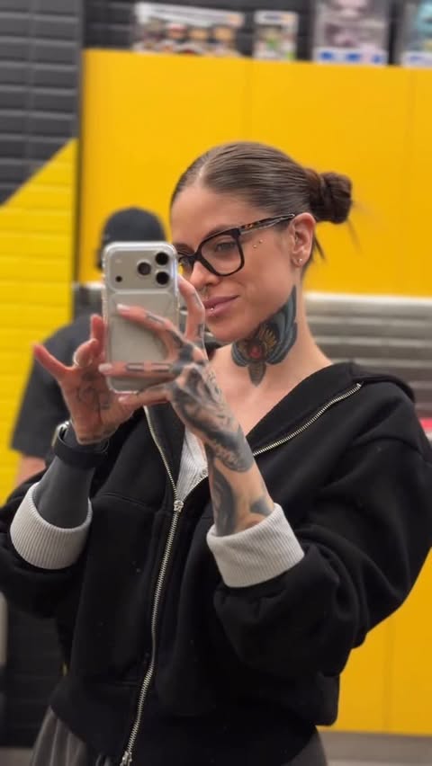 Instagram post by @elisa.esposto for Pepax Official. Caption reads: Work in progress 😎 📍Done at....