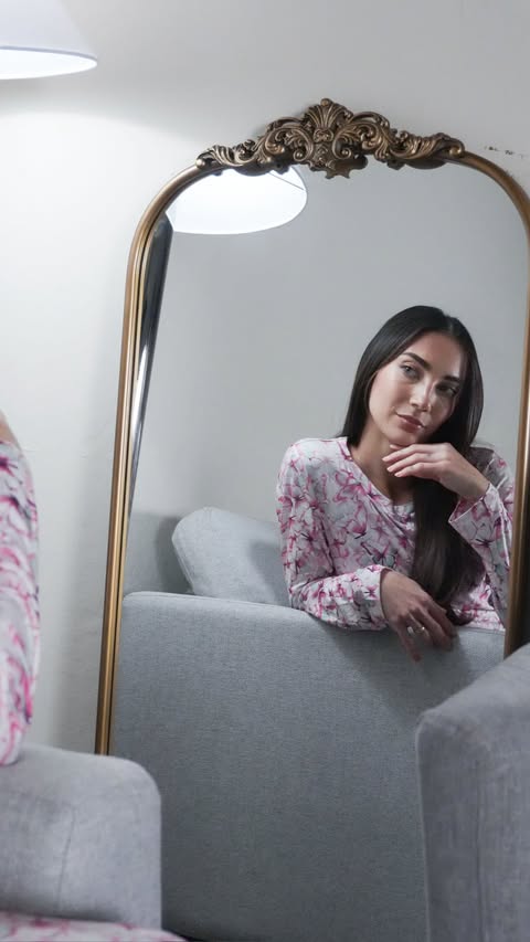 Instagram post by @denizbbts for Ekouaer. Caption reads: [...] that look and feel amazing 🤍
This Ekouaer....