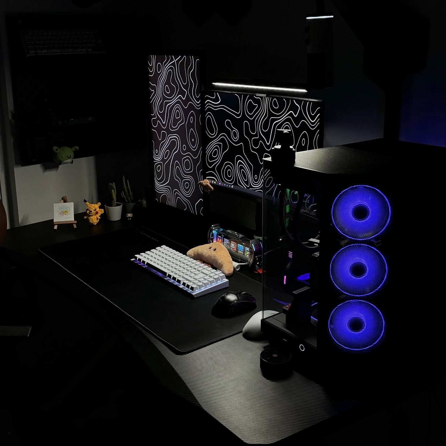 Instagram post by @grigobyte for Quntis. Caption reads: With and without the @quntisofficial Monitor Light....