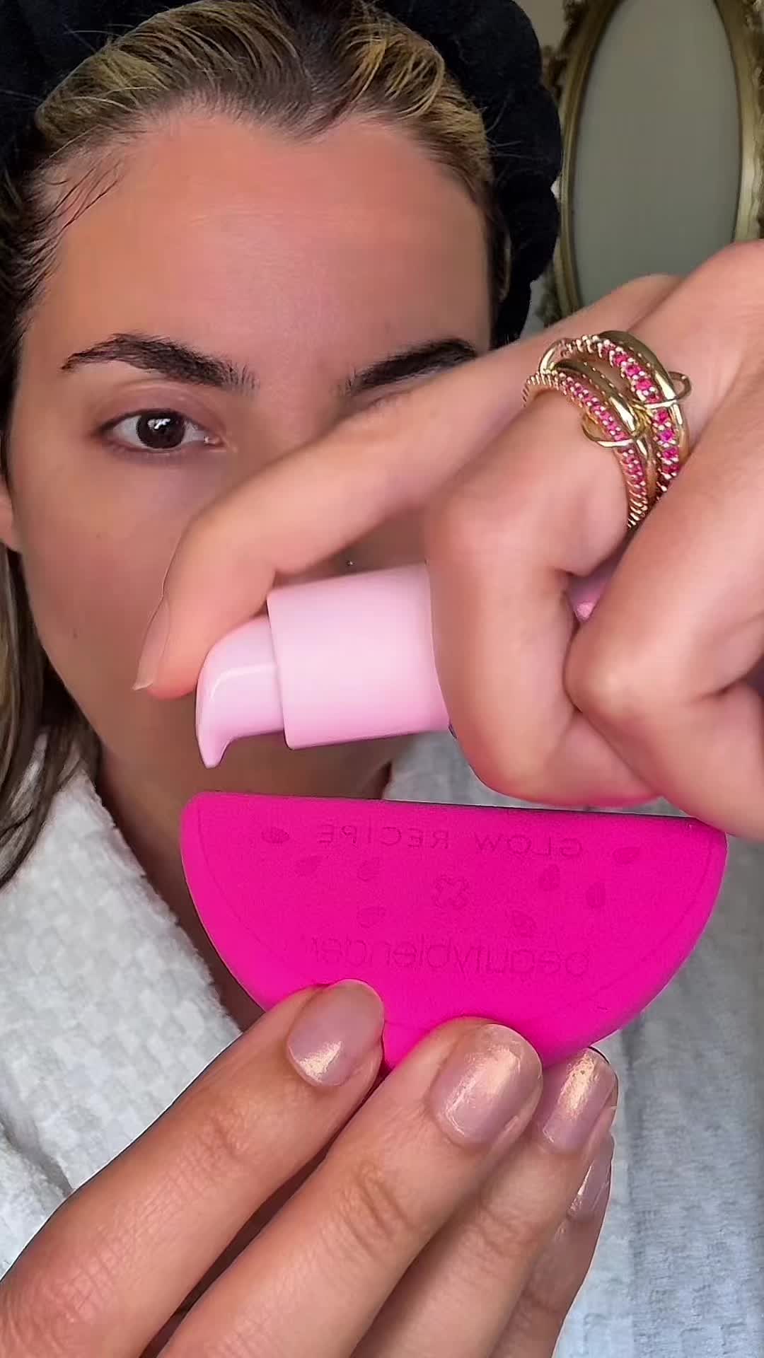 TikTok post by @bilintinamakeup for Beautyblender. Caption reads: [...] look so good @Glow Recipe @Beautyblender....