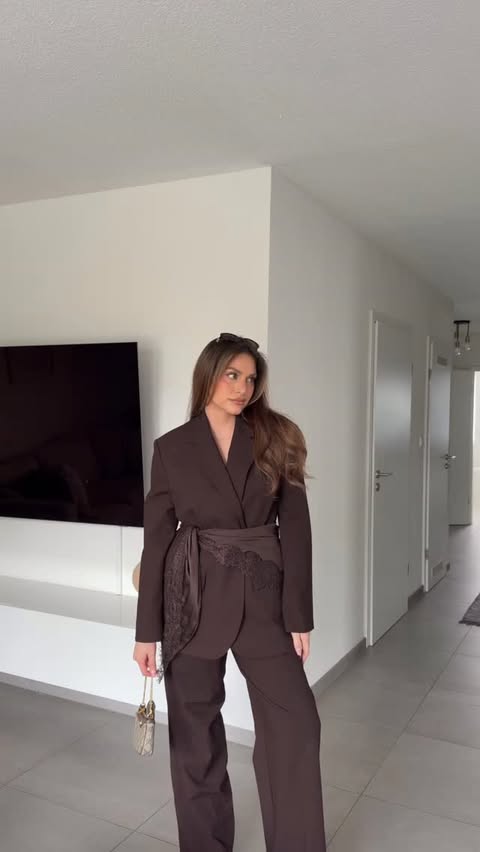 Instagram post by @aylincanel_ for Elegance-Hair. Caption reads: hair is the outfit 💅🏻✨ @elegancehairofficial....