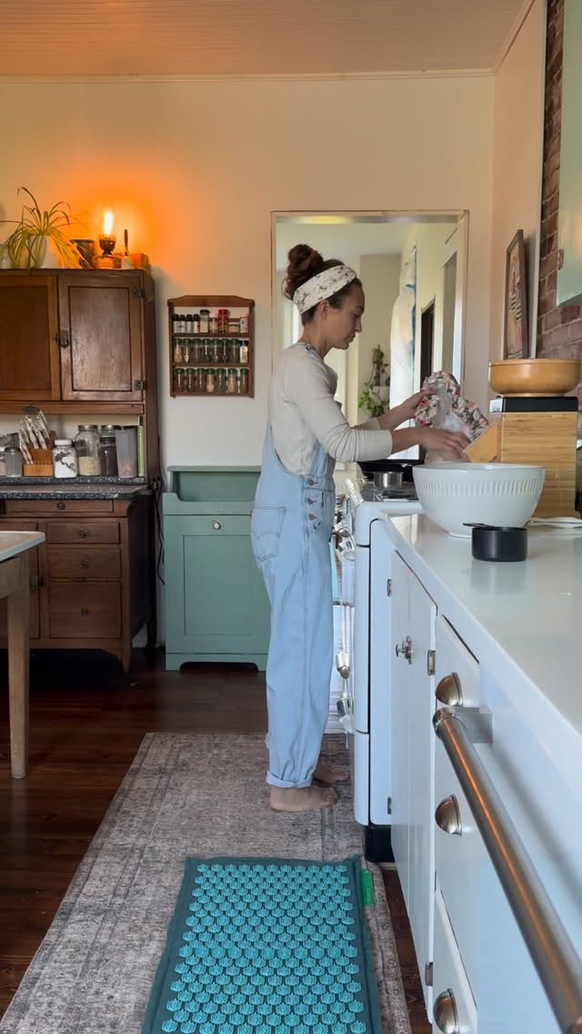 Instagram post by @farmhouseonbeckett for Pranamat. Caption reads: [...] to get the best deal on a @pranamat 
Pain....