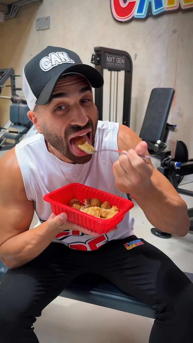 Instagram post by @jwebby_can.eat for My Muscle Chef. Caption reads: Just wrapped a shoulder sesh and it’s straight....