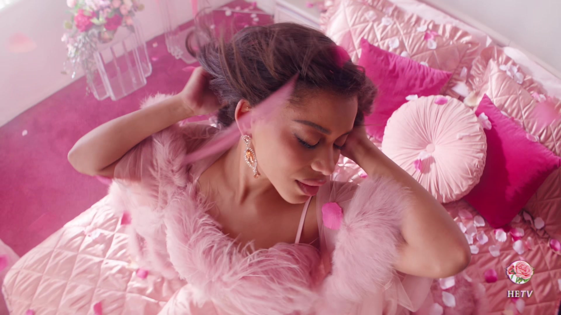 TikTok post by @amayaelizabeth_ for Herbal Essences. Caption reads: Your hair smells intoxicatin, never let them....