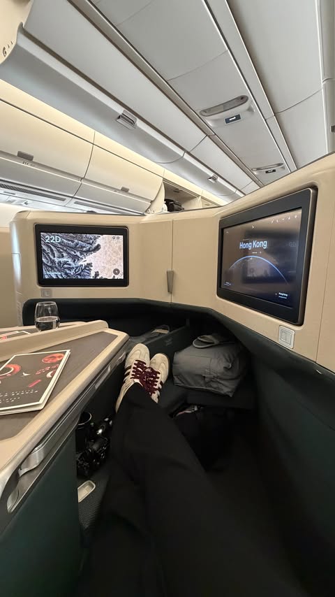 Instagram post by @jlinhh for Cathay Pacific. Caption reads: [...] some of the lounges 🤭

Flying with....