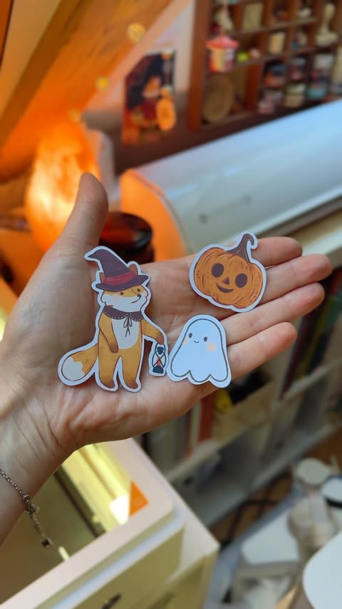 Instagram post by @annalunakdraws for Xtool. Caption reads: [...] cute Halloween projects with the M2 from....