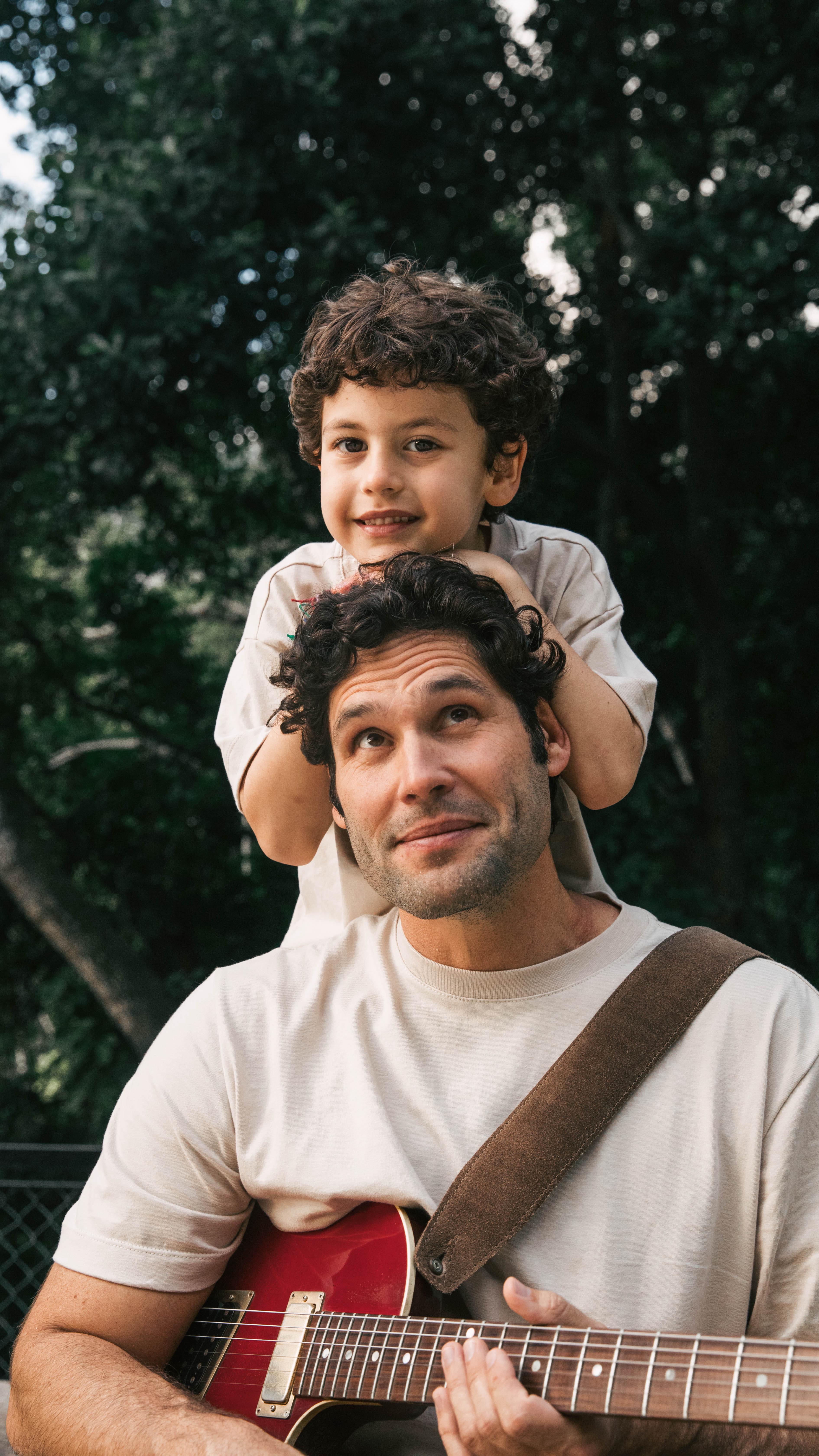 Instagram post by @duduazevedo for Riachuelo. Caption reads: Tem dias em que a gente se arruma…
E tem dias em....