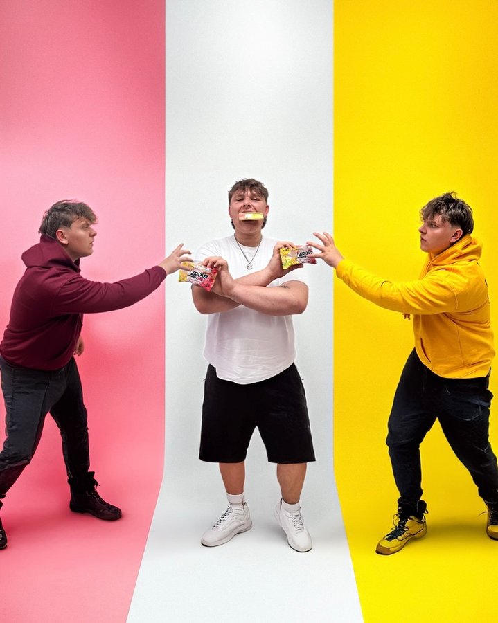 Instagram post by @zbychu_krol for Lody Koral. Caption reads: [...] bije tam trzeci korzysta 🍦 @lodykoral.