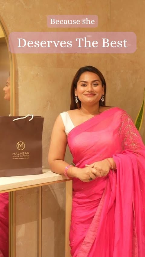 Instagram post by @shwetarajan_ for Malabar Gold and Diamonds. Caption reads: [...] from Malabar Gold &....
