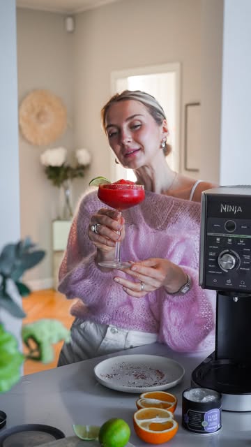 Instagram post by @liisumiller for Euronics Eesti. Caption reads: [...] siis kasuta neid. PS! @euronicseesti....