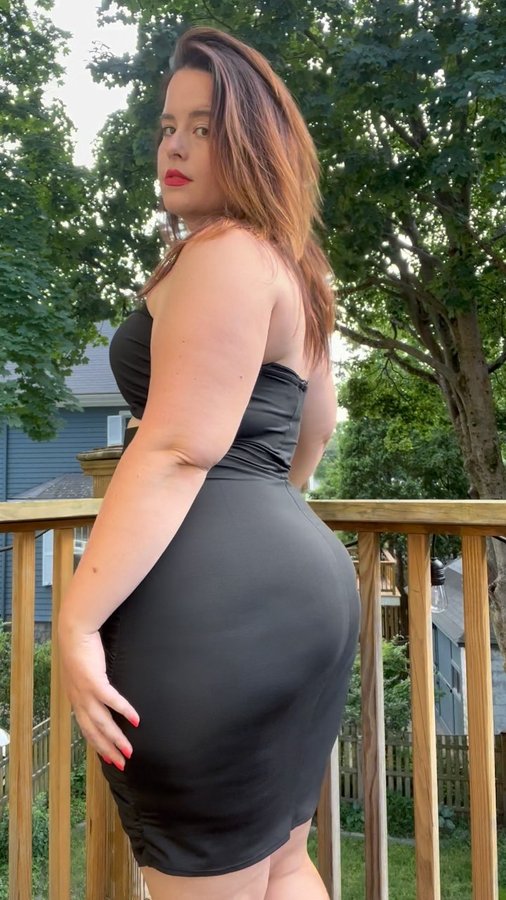 Instagram post by @scorpiosinger for Fashion to Figure. Caption reads: Friday night fit 🖤 #ad 

Fashion to figure: Cut....