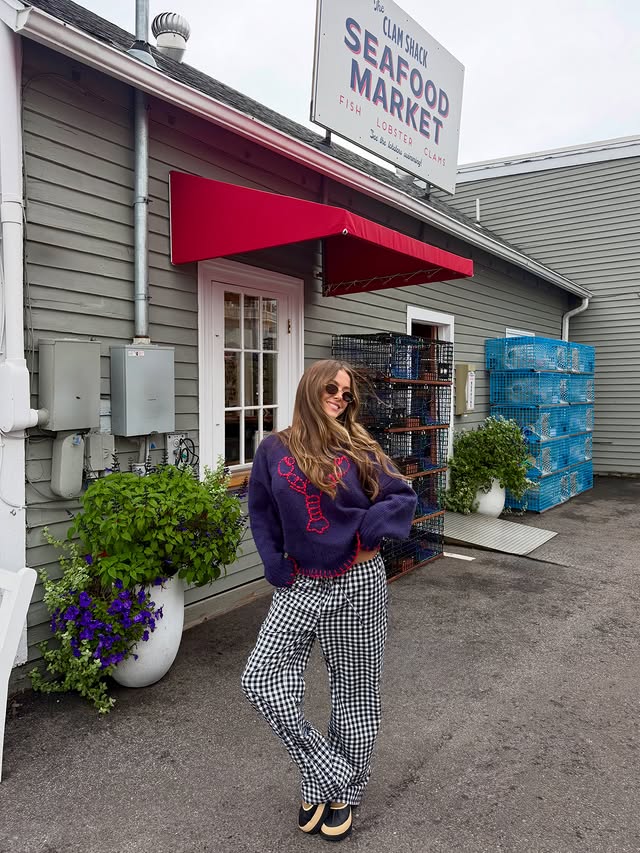 Instagram post by @abbybaffoe for SOREL. Caption reads: [...] for houses on Zillow in Maine 🦞🍂⛵️🔥....