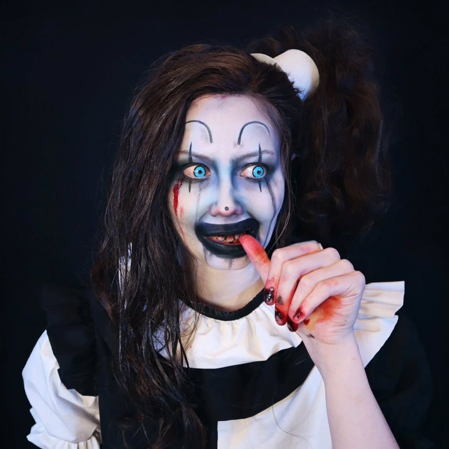 Instagram post by @ssipe_ for Jeffree Star Cosmetics. Caption reads: THE LITTLE PALE GIRL

@colouredcontacts Angelic....