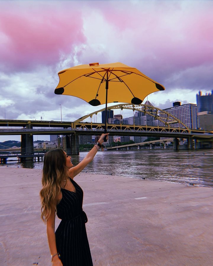 Instagram post by @maddiecapozza for BLUNT Umbrellas. Caption reads: [...] is my favorite umbrella @bluntumbrellas 😻....