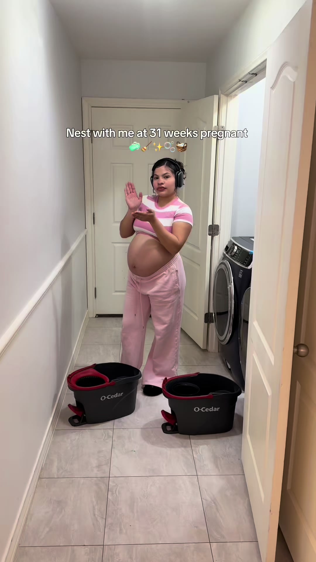 TikTok post by @smilleyy_2 for Scrub Daddy. Caption reads: [...] #clean #CleanTok #deepclean #scrubdaddy....