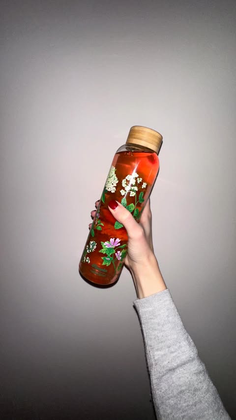 Instagram post by @call_dominika for Waterdrop. Caption reads: “CALL15” na 15%off stay hydrated:* #ad....