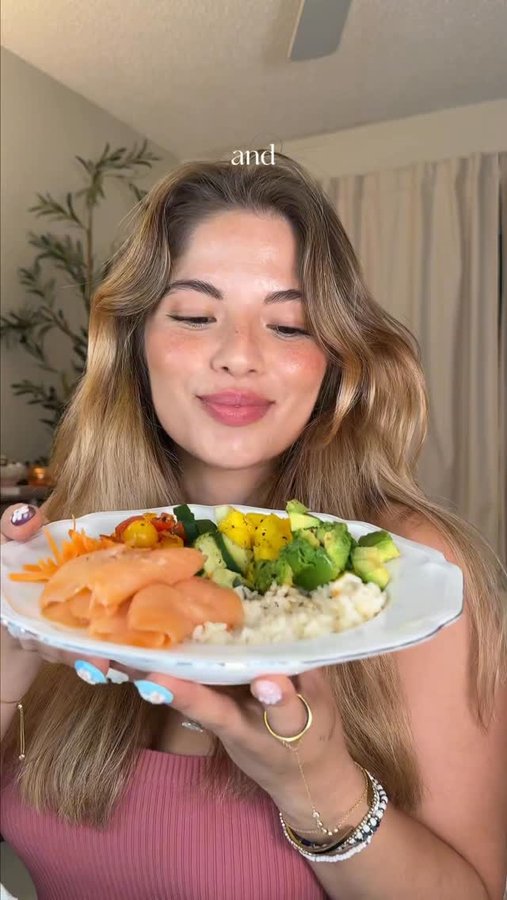 Instagram post by @luci.dcarpio for Minute Rice. Caption reads: #ad The PERFECT lunch after the craziest morning!....