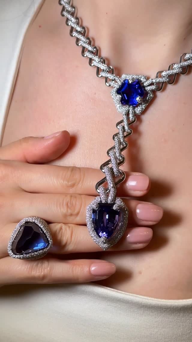 Instagram post by @katerina_perez for Pomellato. Caption reads: #KPLovesHighJewellery | Chains are back… or did....