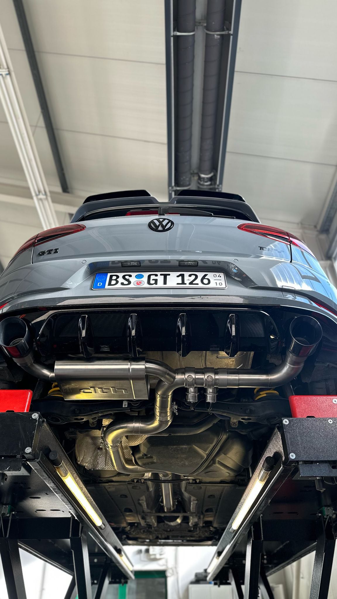 Instagram post by @mk7owners for VWB. Caption reads: [...] @vw__lifestyle @vwcarsphoto @vwbuddy24....