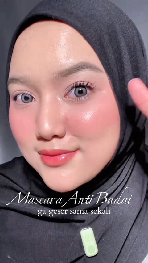 Instagram post by @dwiffahraherz for Barenbliss. Caption reads: New Launch Steel Mascara Anti Badai!....