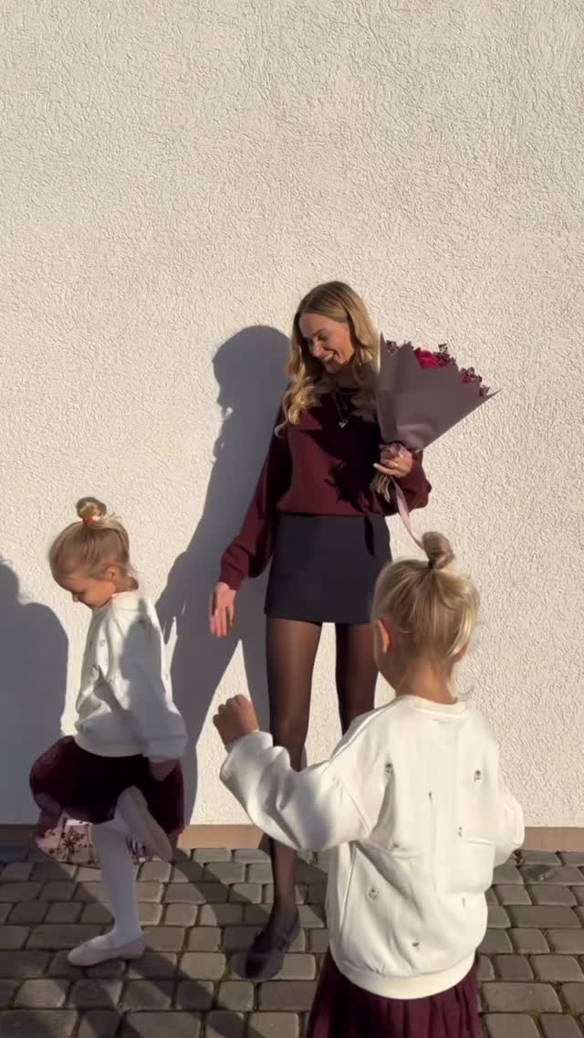 Instagram post by @zanestrele for Lindex. Caption reads: [...] karamele 🐭🐭

Dvīnēm outfitiņi no....