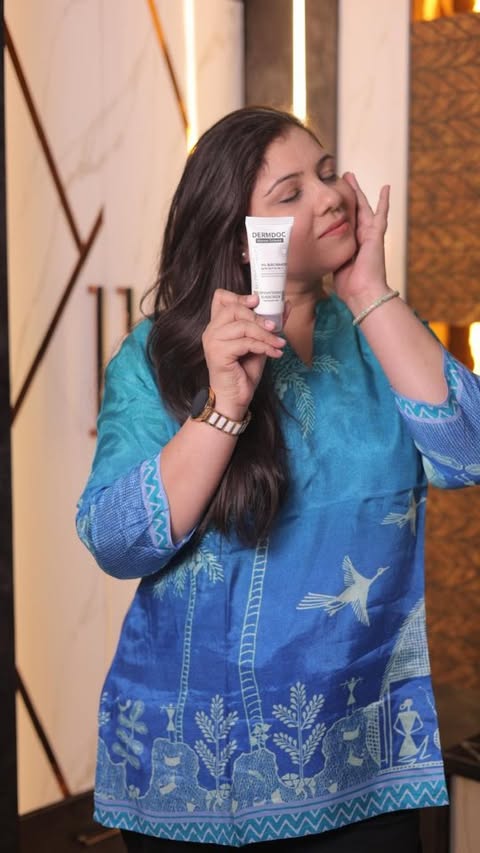 Instagram post by @kritikasignature for DERMDOC. Caption reads: [...] ‘link’ and I’ll send it to you 💌 #Dermdoc....