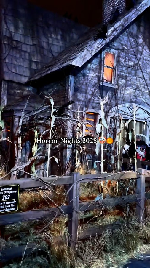 Instagram post by @soynancyy__ for Halloween Horror Nights. Caption reads: [...] #UniversalHHN #halloween....