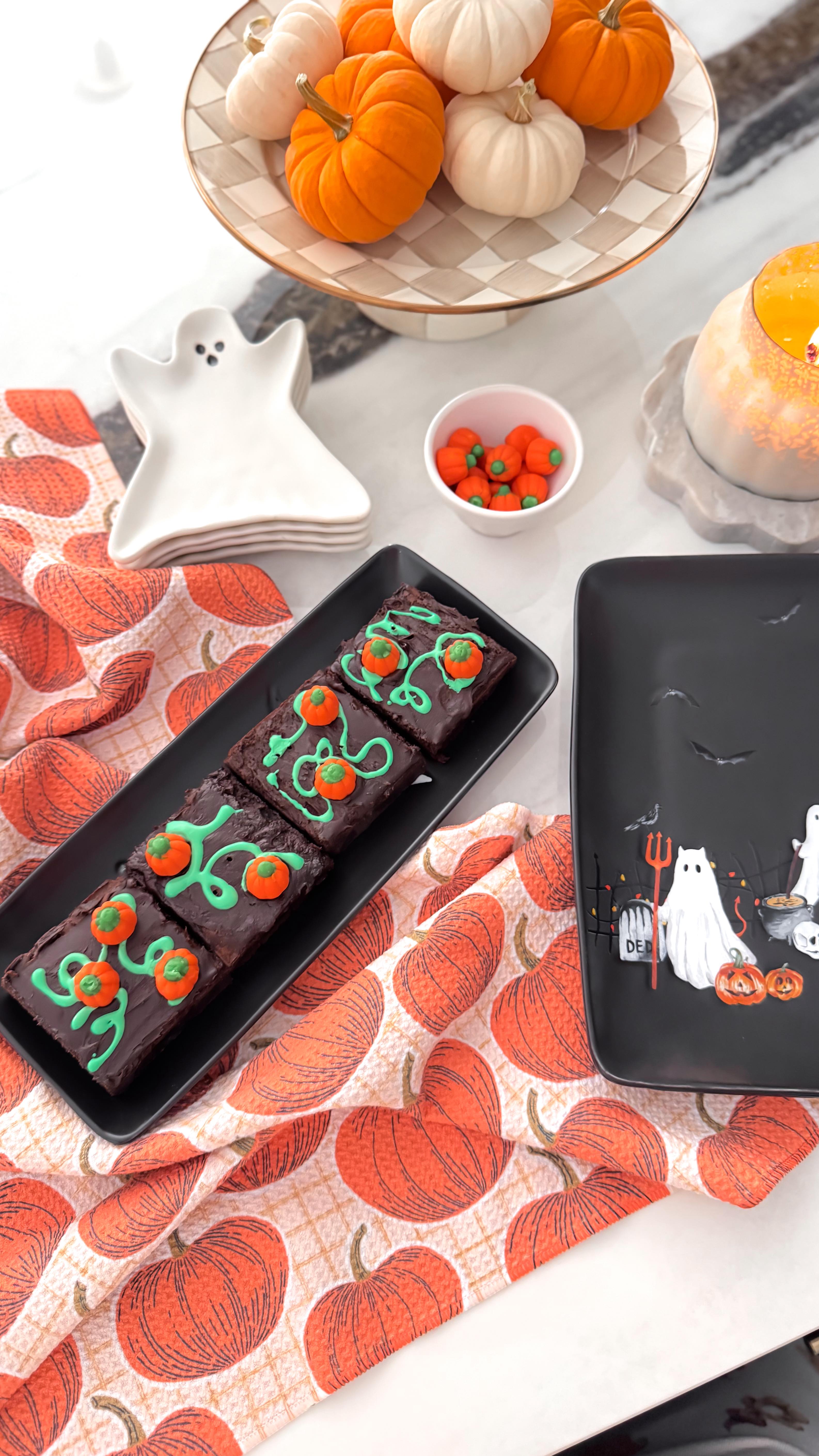 Instagram post by @kristensellentin for Evite. Caption reads: #ad Calling all my ghoulfriends for a spooktacular....