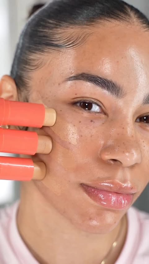 Instagram post by @velabeauty for Juvia's Place. Caption reads: 26 shades ✨ of @juviasplace Hydra Tint! Find your....