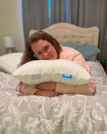 Instagram post by @chloesmagicaltravels for Everlasting Comfort. Caption reads: 😴 @everlasting_comfort 💻 

#SponsoredAd 

🛌 You....