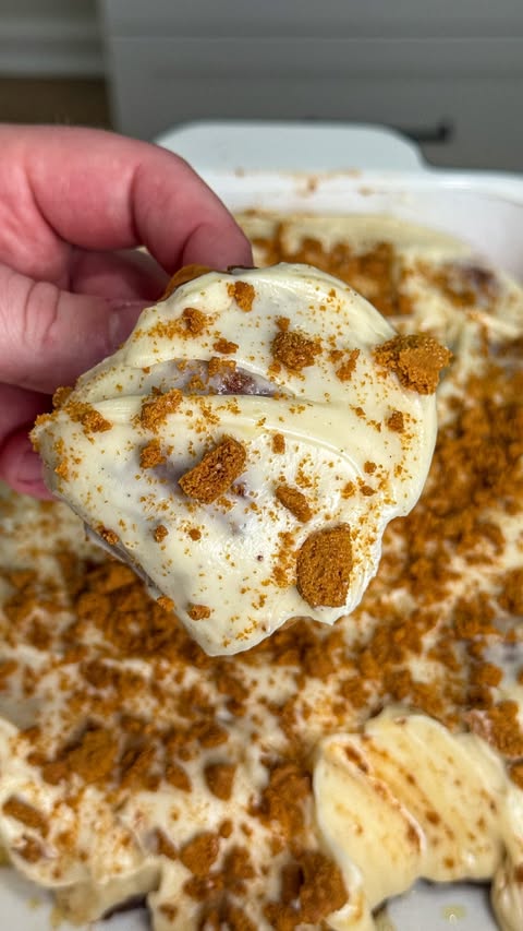 Instagram post by @g_bque for KING'S HAWAIIAN. Caption reads: [...] Butter Cinnamon Roll Bites using....