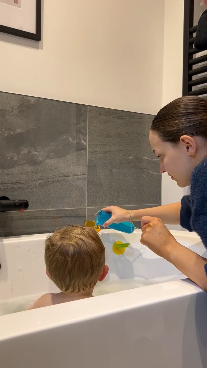 Instagram post by @hugoandmama_ for Yookidoo. Caption reads: [...] new Spin ‘N’ Sprinkle Water Lab from....