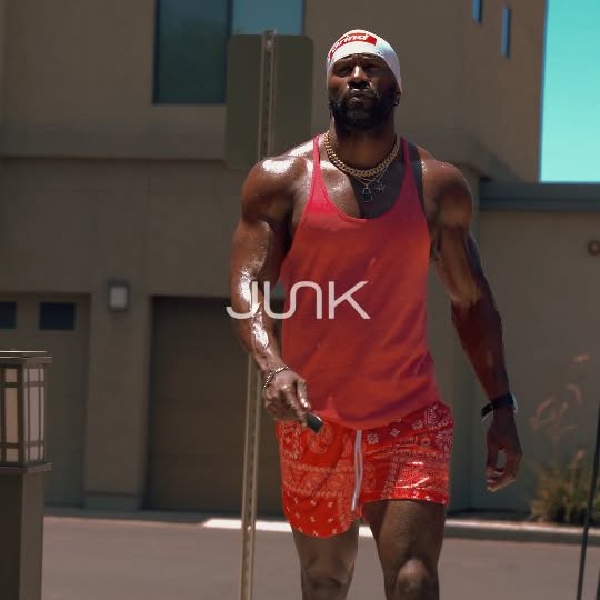 Instagram post by @tunalunaa for JUNK Brands. Caption reads: [...] out to my new sponsor Junk Brands. Their....