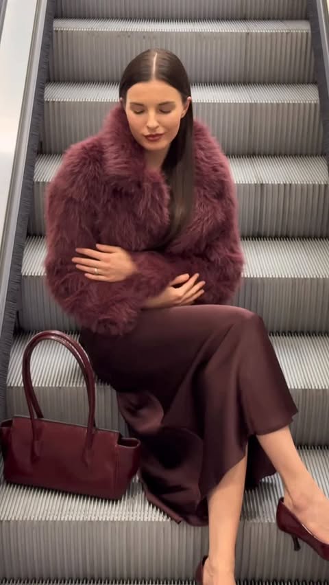 Instagram post by @marija_jansone for Apranga Group. Caption reads: Atradu savu svētku noskaņu @aprangalatvija …....