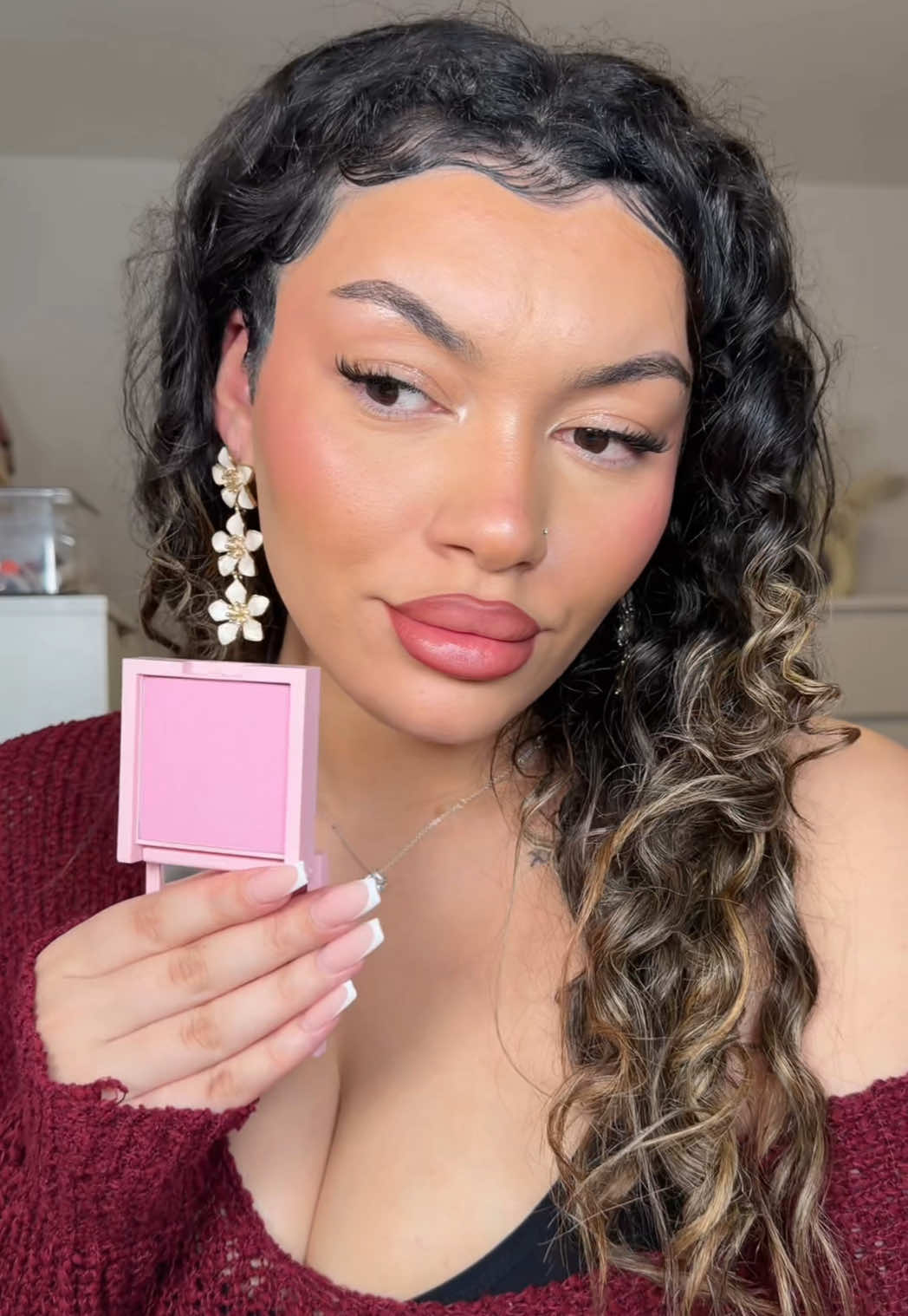 TikTok post by @hannahmsophia for Kylie Cosmetics. Caption reads: [...] in the spring sale 💅🏽🌸 kylie cosmetics....