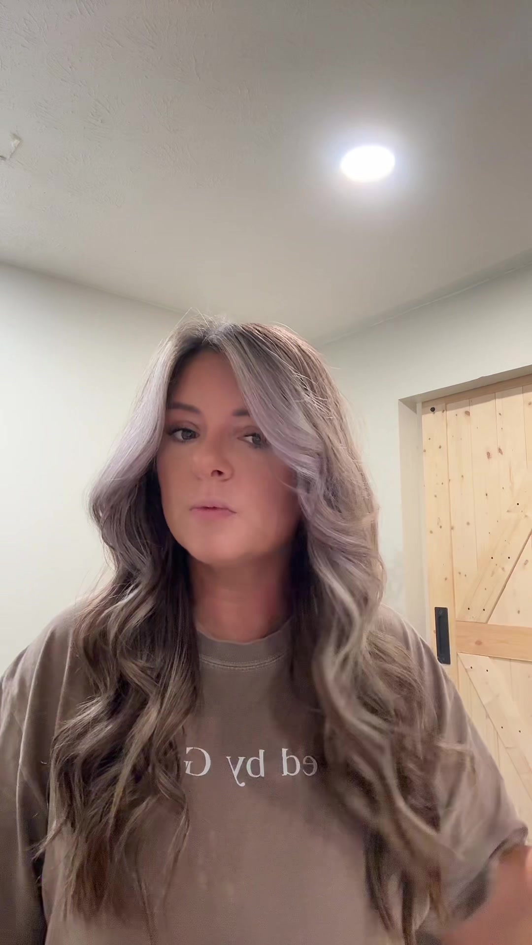 TikTok post by @mantinore for Bio Ionic. Caption reads: [...] YOUR CURLING IRON DO THIS??? @Bio Ionic....